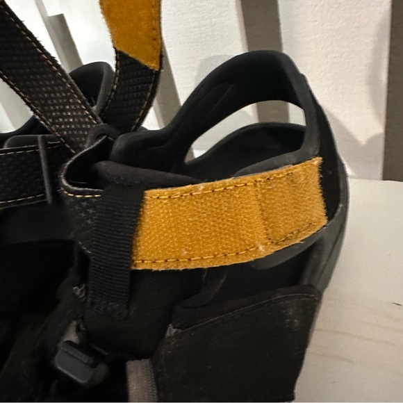 Teva 10  Flintwood Black Outdoor Hiking Walking Sandal - Picture 8 of 11